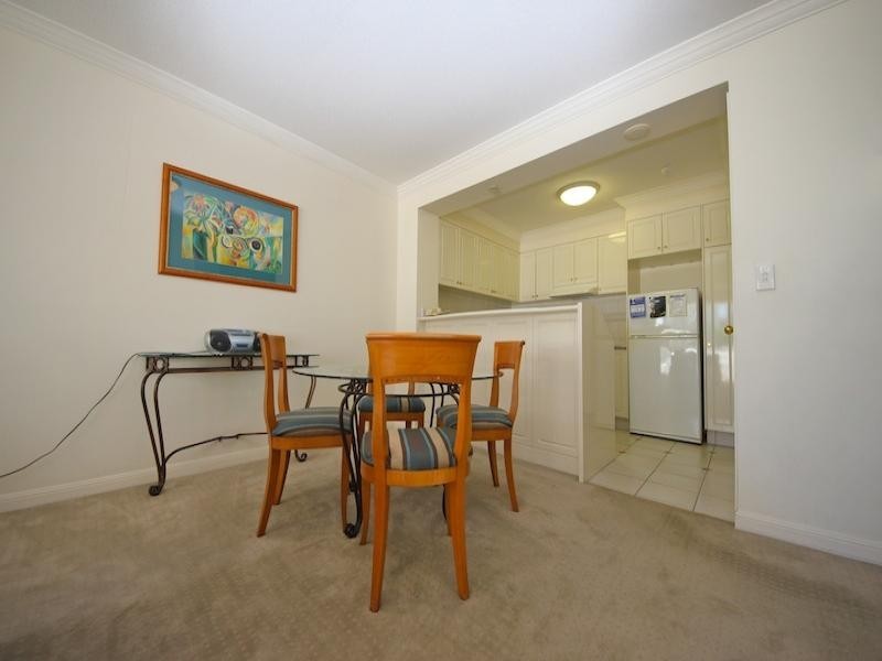 90 Surf Parade, Broadbeach QLD 4218