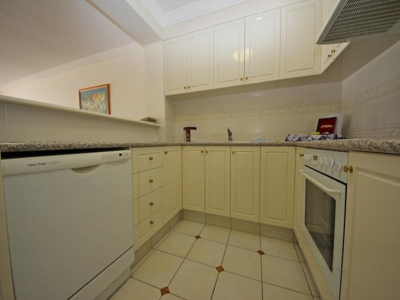 90 Surf Parade, Broadbeach QLD 4218