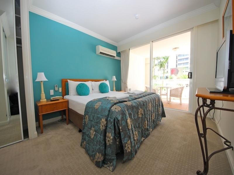 90 Surf Parade, Broadbeach QLD 4218