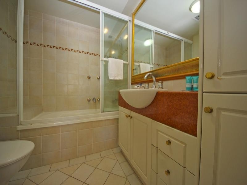 90 Surf Parade, Broadbeach QLD 4218