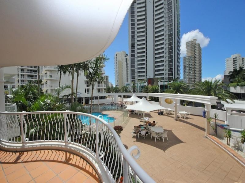 90 Surf Parade, Broadbeach QLD 4218