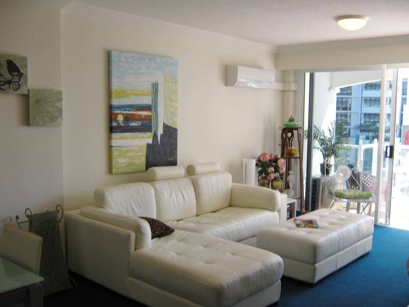90 Surf Parade, Broadbeach QLD 4218