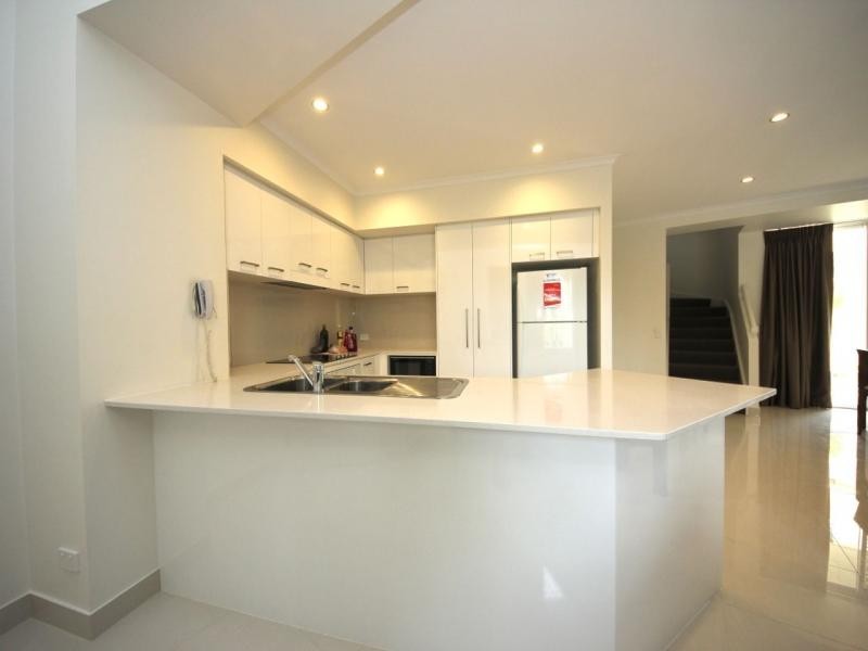 30/10-16 Alexandra Avenue, Broadbeach QLD 4218