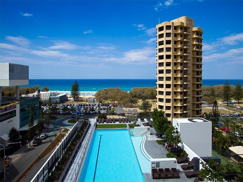 4 Charles Avenue, Broadbeach QLD 4218