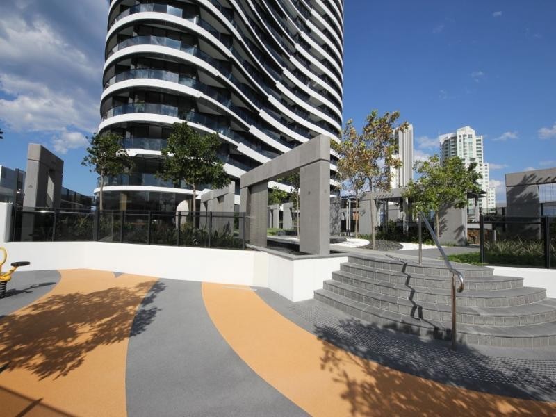 4 Charles Avenue, Broadbeach QLD 4218