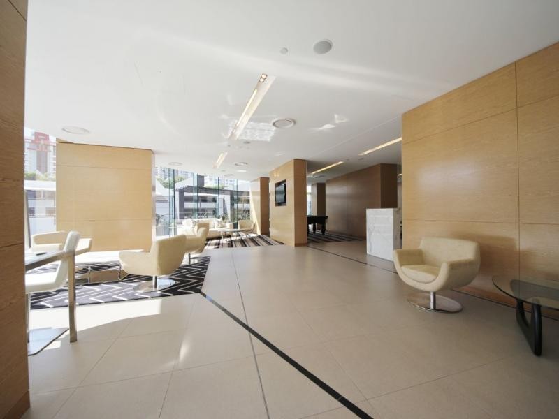 4 Charles Avenue, Broadbeach QLD 4218