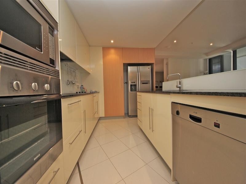 302 Aria/17 Albert Avenue, Broadbeach QLD 4218