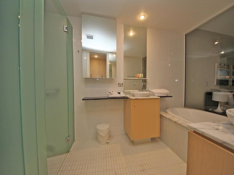 302 Aria/17 Albert Avenue, Broadbeach QLD 4218