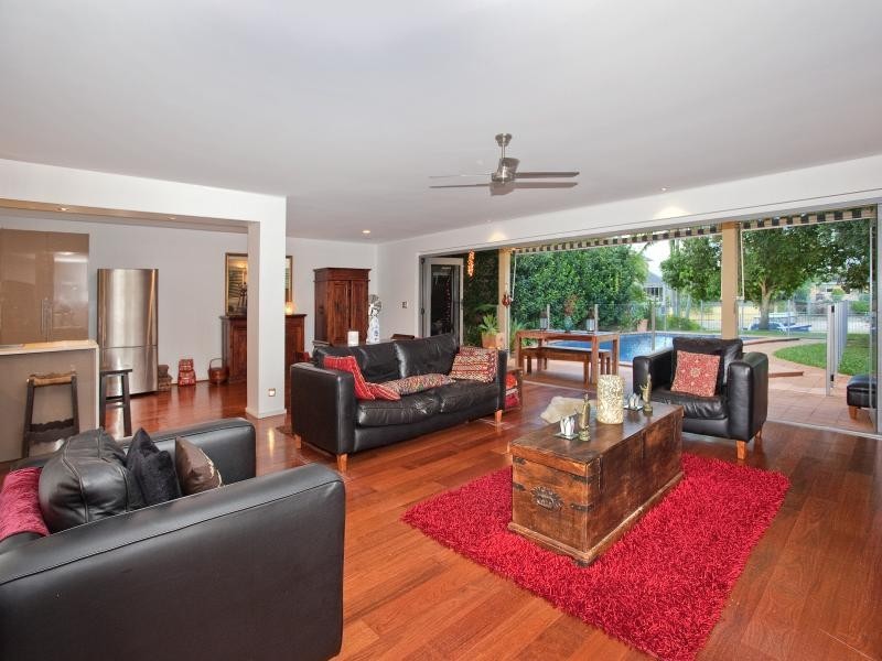 2 The Lido, Isle Of Capri QLD 4217