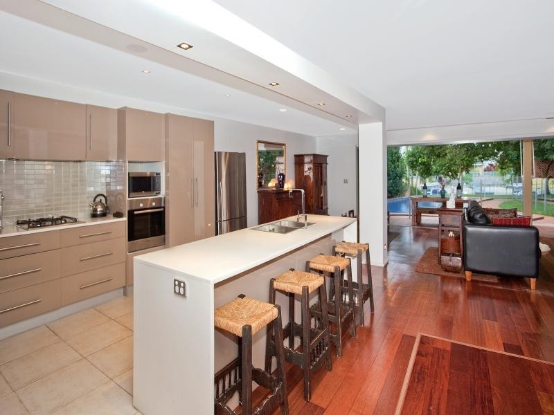 2 The Lido, Isle Of Capri QLD 4217
