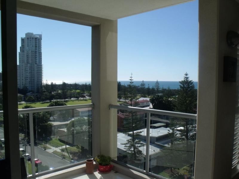 22/19 Mermaid Avenue, Broadbeach QLD 4218