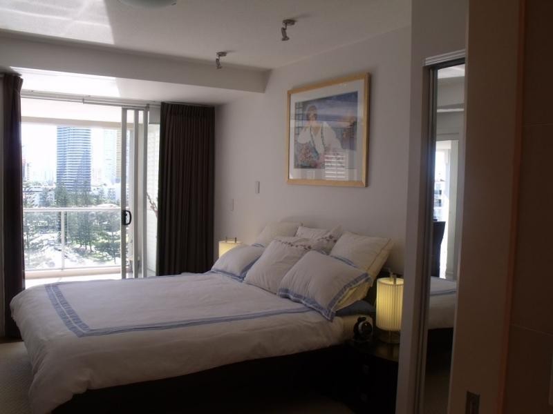 22/19 Mermaid Avenue, Broadbeach QLD 4218