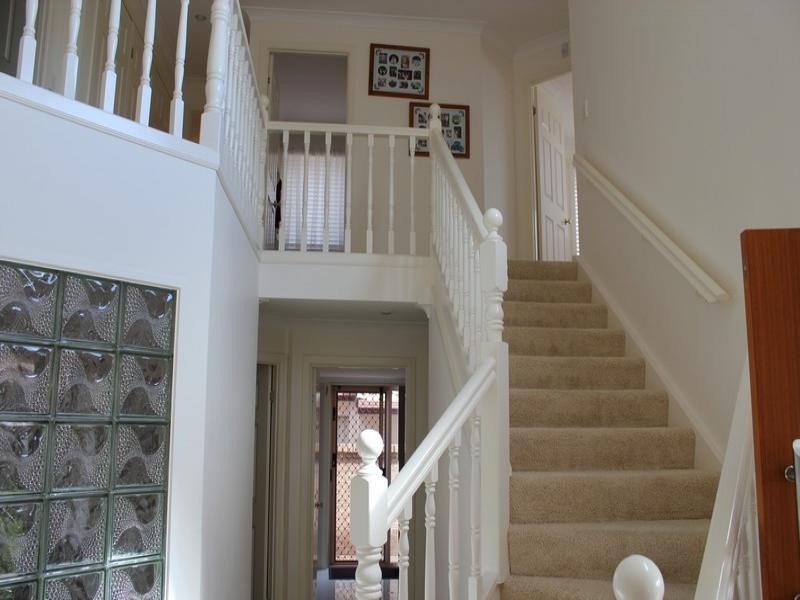 31 Cayman Drive, Clear Island Waters QLD 4226