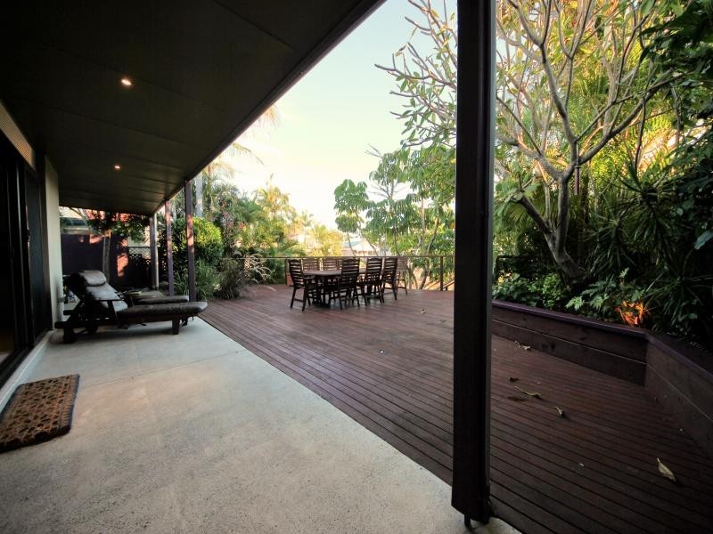 79 Clear Island Road, Broadbeach Waters QLD 4218