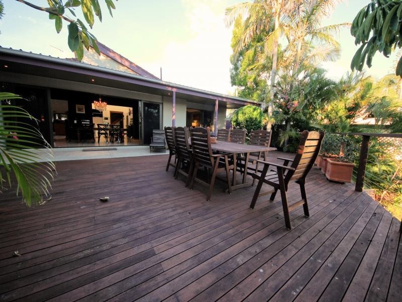 79 Clear Island Road, Broadbeach Waters QLD 4218