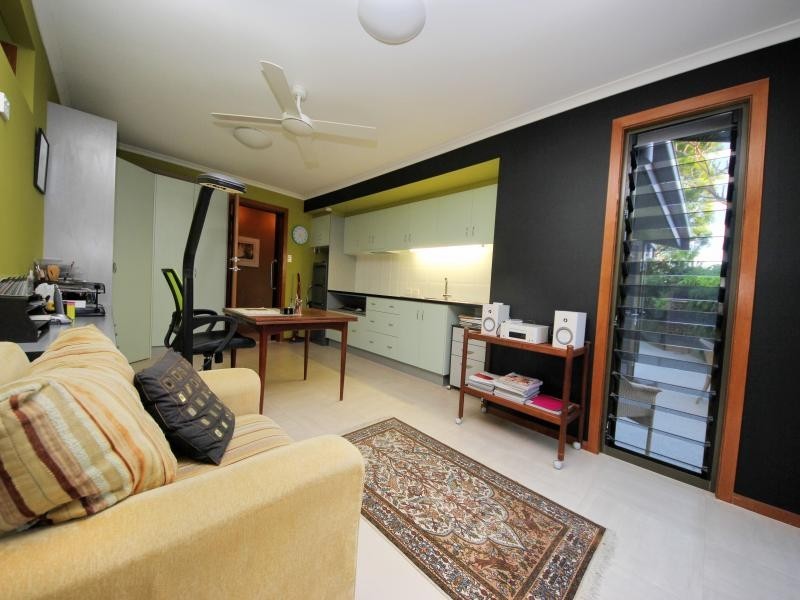 79 Clear Island Road, Broadbeach Waters QLD 4218