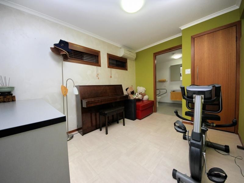 79 Clear Island Road, Broadbeach Waters QLD 4218