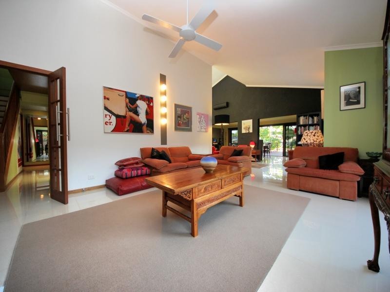 79 Clear Island Road, Broadbeach Waters QLD 4218