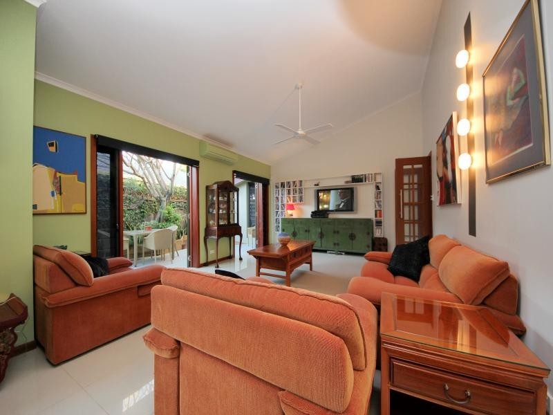 79 Clear Island Road, Broadbeach Waters QLD 4218