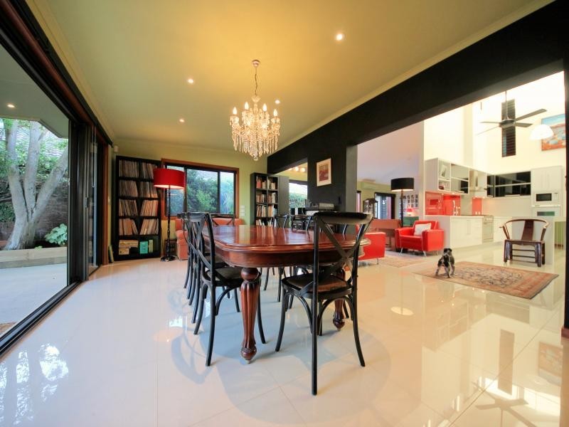 79 Clear Island Road, Broadbeach Waters QLD 4218