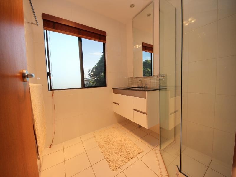 79 Clear Island Road, Broadbeach Waters QLD 4218