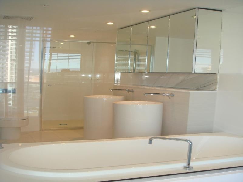 21102/21 Elizabeth Avenue, Broadbeach QLD 4218