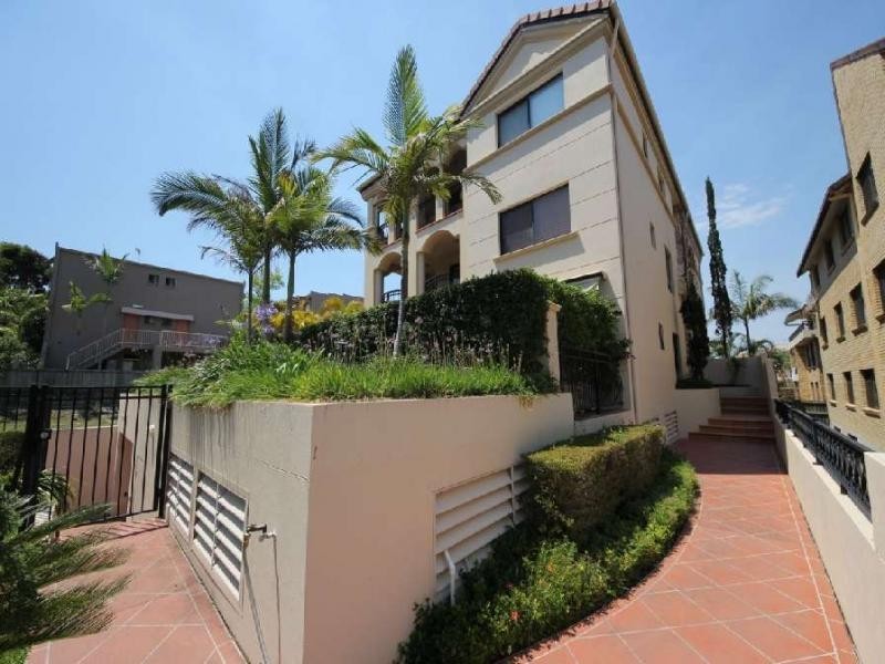 2/12 St Kilda Avenue, Broadbeach QLD 4218