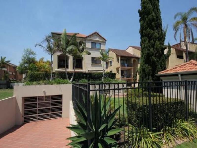 2/12 St Kilda Avenue, Broadbeach QLD 4218
