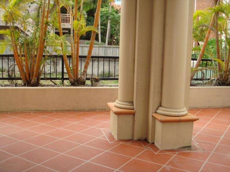 2/12 St Kilda Avenue, Broadbeach QLD 4218