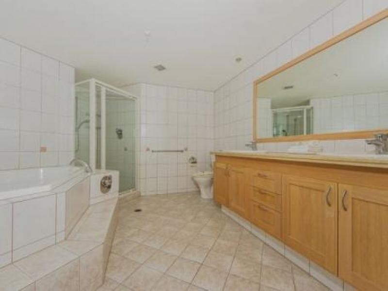 100 Old Burleigh Road, Broadbeach QLD 4218