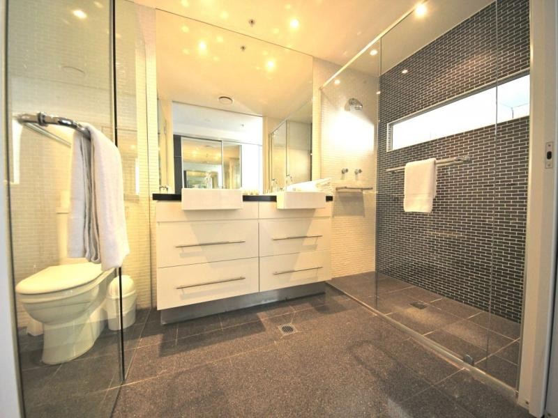 89 Surf Parade, Broadbeach QLD 4218