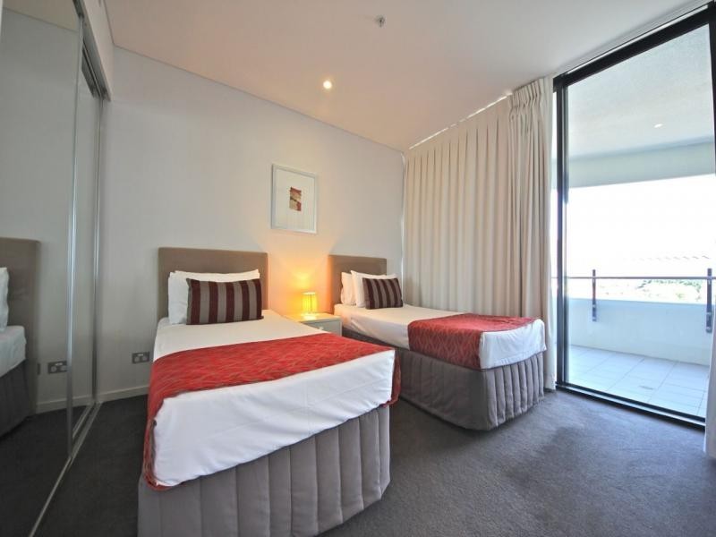 89 Surf Parade, Broadbeach QLD 4218