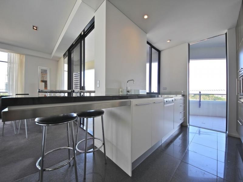 89 Surf Parade, Broadbeach QLD 4218