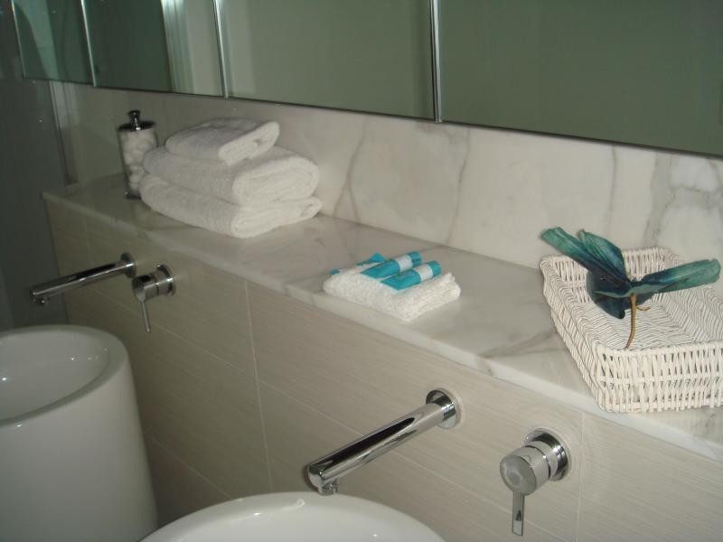 22202/21 Elizabeth Avenue, Broadbeach QLD 4218