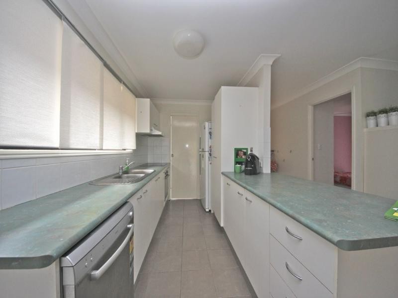 4/13 Schneider Avenue, Labrador QLD 4215