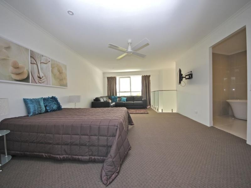 10-16 Alexandra Avenue, Broadbeach QLD 4218