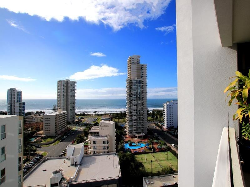 17 Albert Ave, Broadbeach QLD 4218