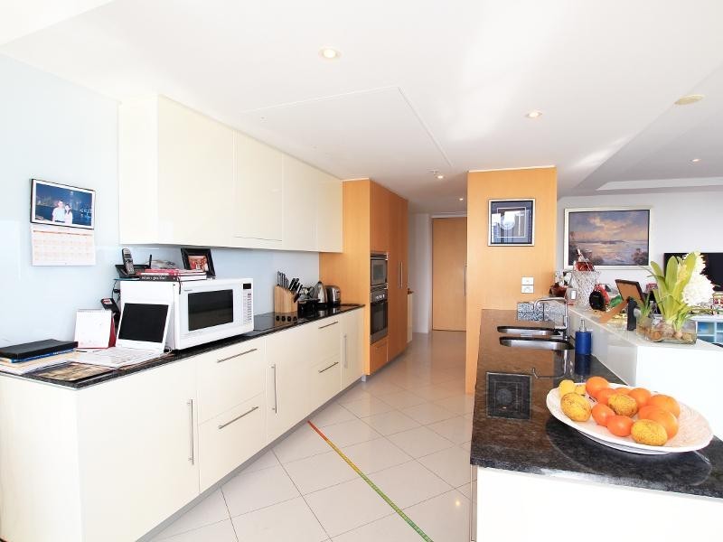 17 Albert Ave, Broadbeach QLD 4218