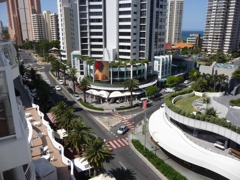 17 Albert Ave, Broadbeach QLD 4218