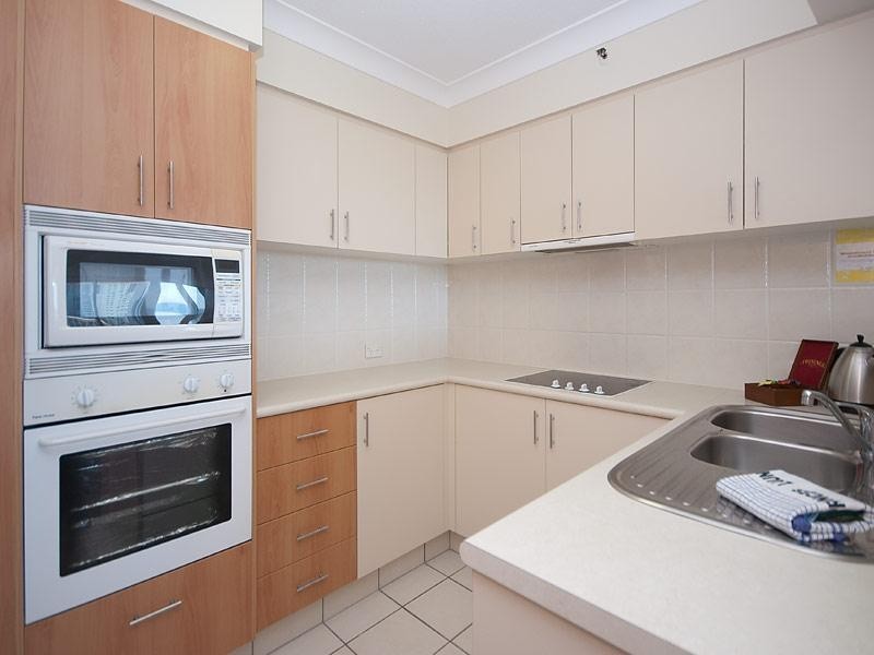 1112/31 Alexandra Ave, Broadbeach QLD 4218