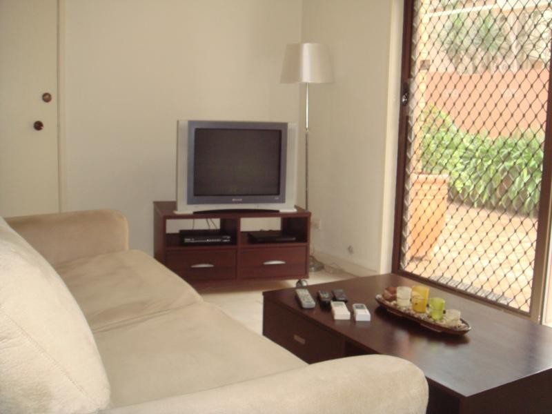 2/31 Armrick Avenue, Broadbeach QLD 4218