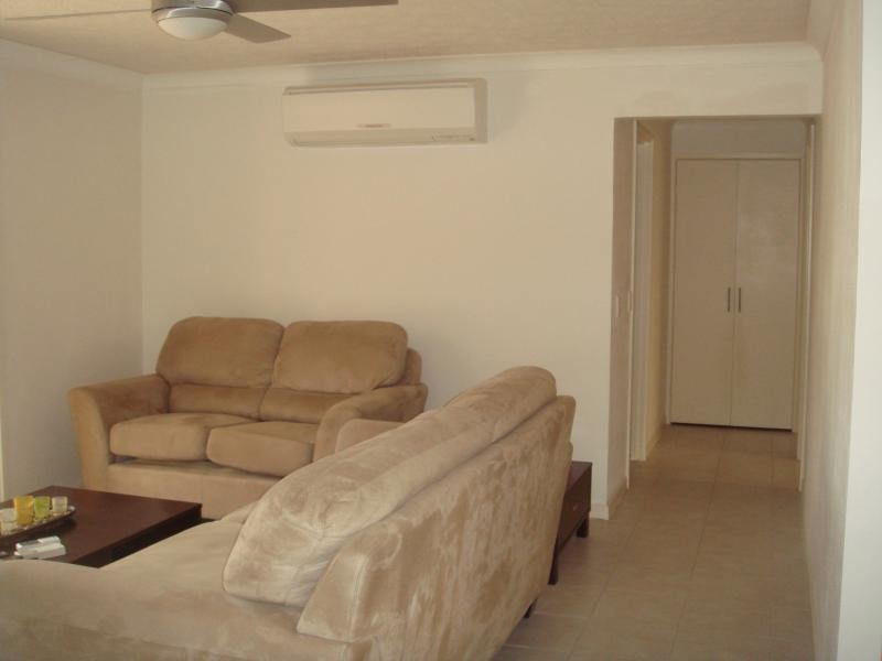 2/31 Armrick Avenue, Broadbeach QLD 4218