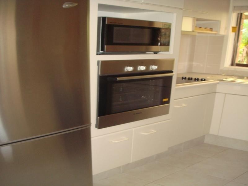 2/31 Armrick Avenue, Broadbeach QLD 4218