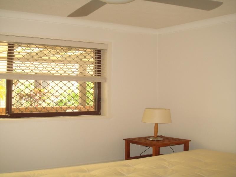 2/31 Armrick Avenue, Broadbeach QLD 4218