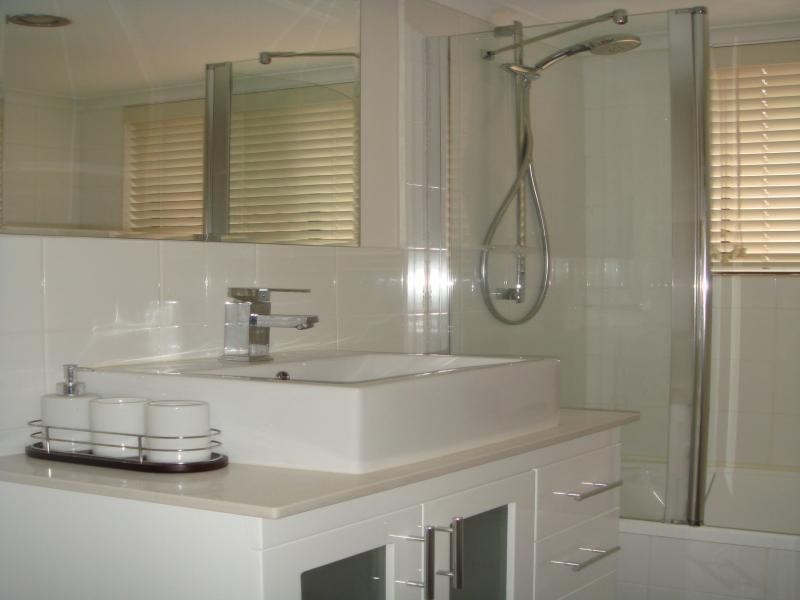 2/31 Armrick Avenue, Broadbeach QLD 4218