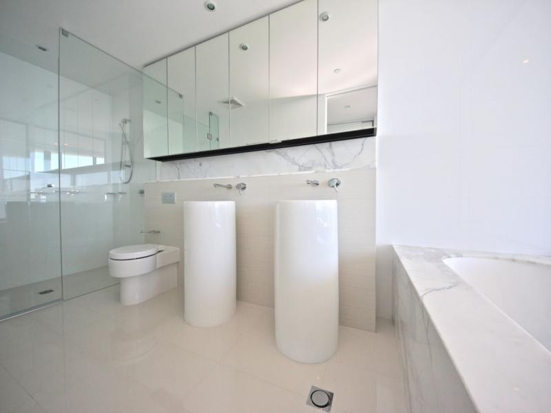 23703/21 Elizabeth Avenue, Broadbeach QLD 4218
