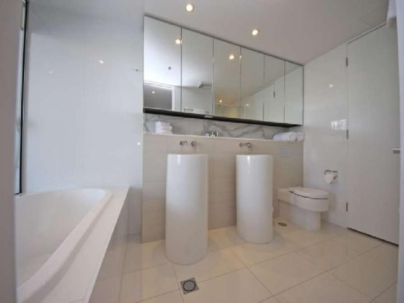 4 Charles Avenue, Broadbeach QLD 4218