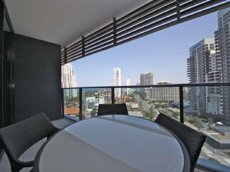 4 Charles Avenue, Broadbeach QLD 4218