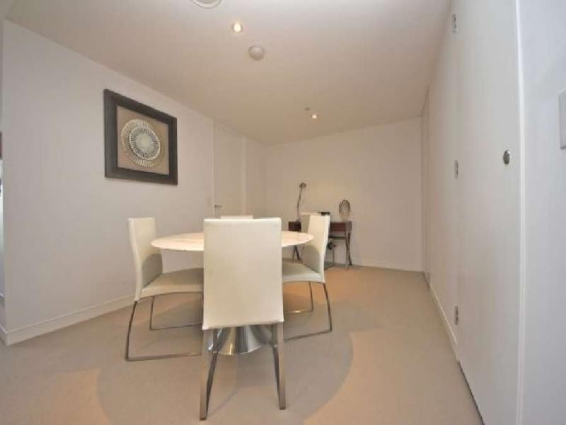 4 Charles Avenue, Broadbeach QLD 4218