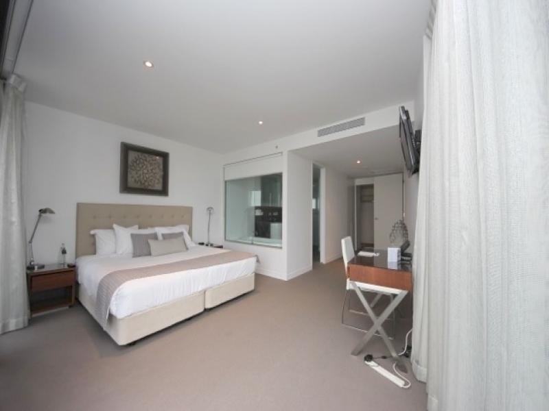 21305/4 Charles ave, Broadbeach QLD 4218
